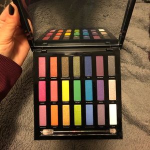 Never used urban decay eye shadow pallet